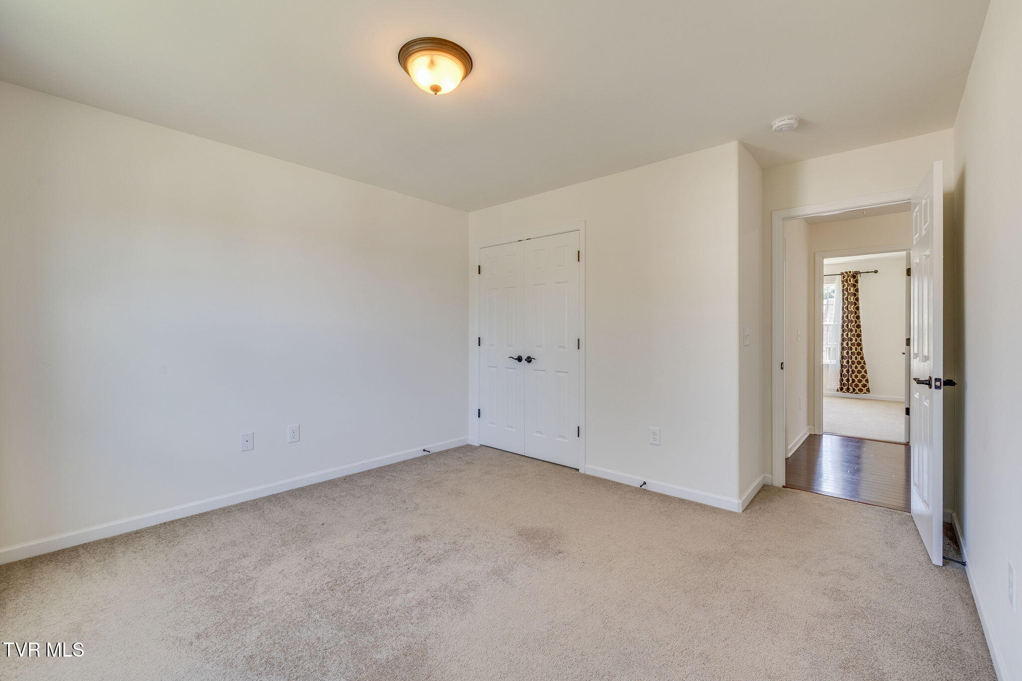587 Suffolk Road Johnson City, TN 37615 - Photo 47 of 56 047