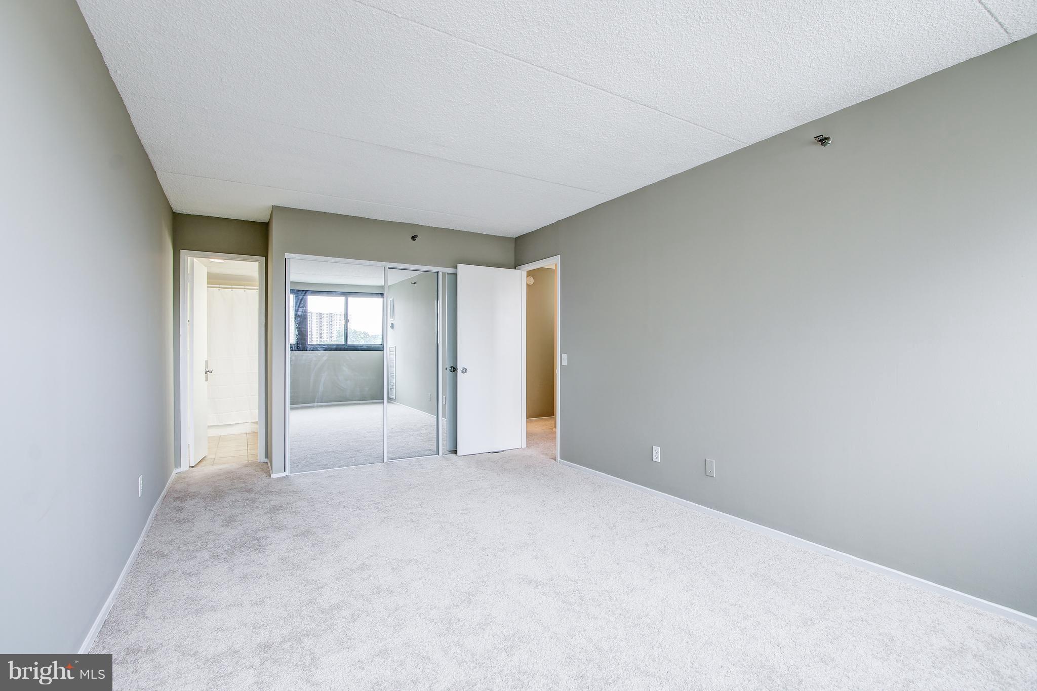 5911 Edsall Road, Unit 902 Alexandria, VA 22304 - Photo 21 of 26 a view of an empty room and window