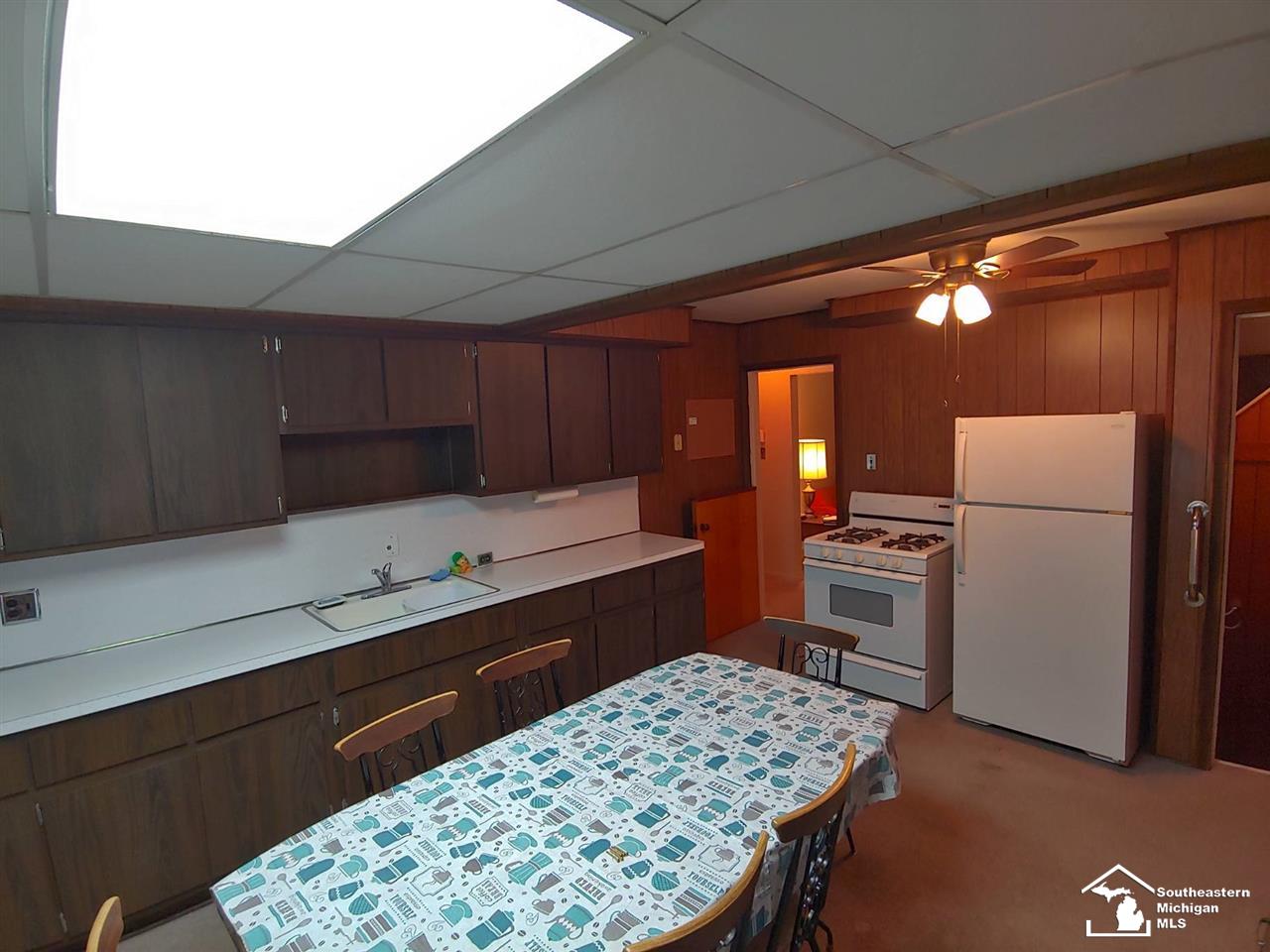 167 Amherst Street Inkster, MI 48141 - Photo 8 of 13 31376343-7.JPG