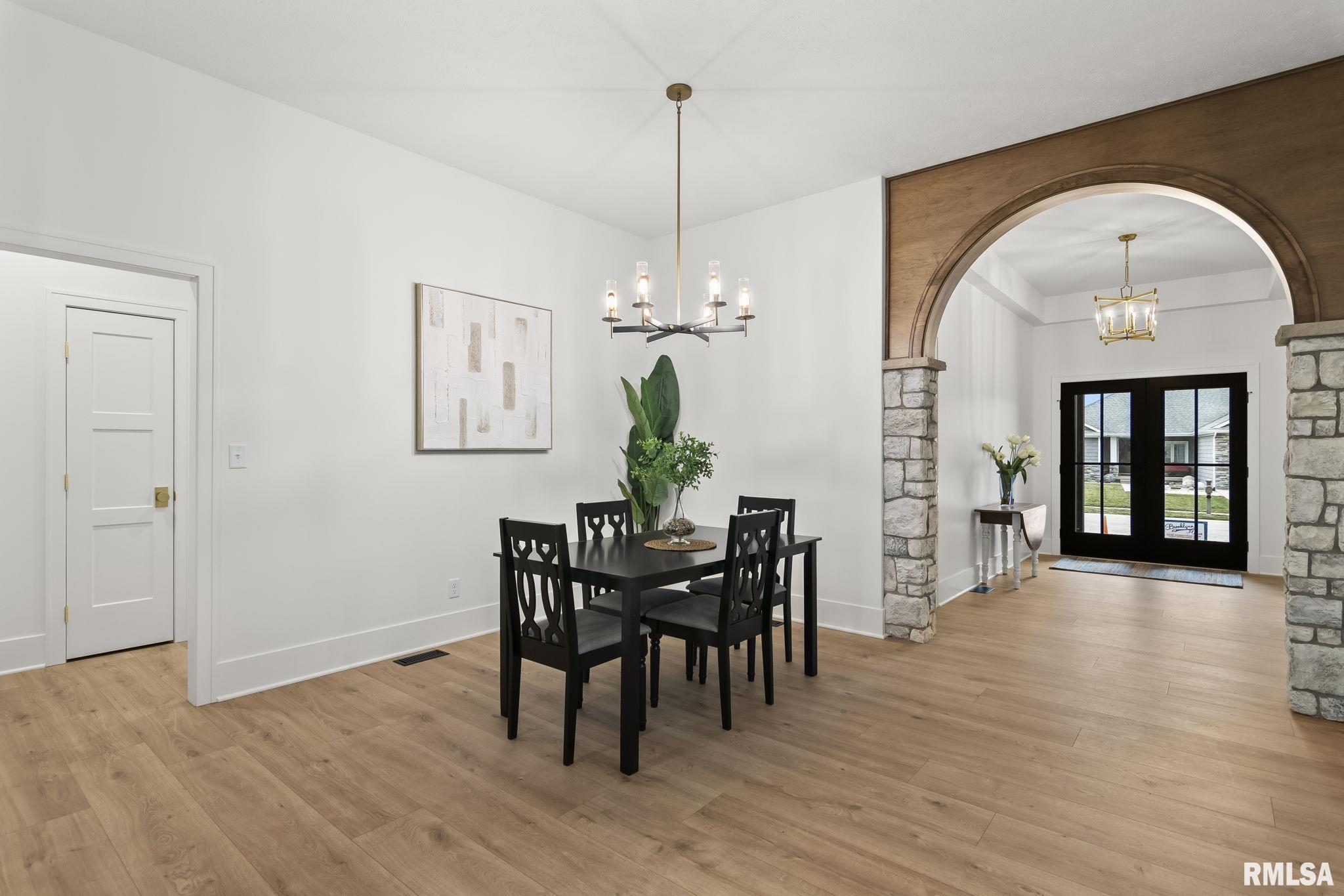 5819 Kelley Point Drive Springfield, IL 62711 - Photo 3 of 51 Gallery Image 3