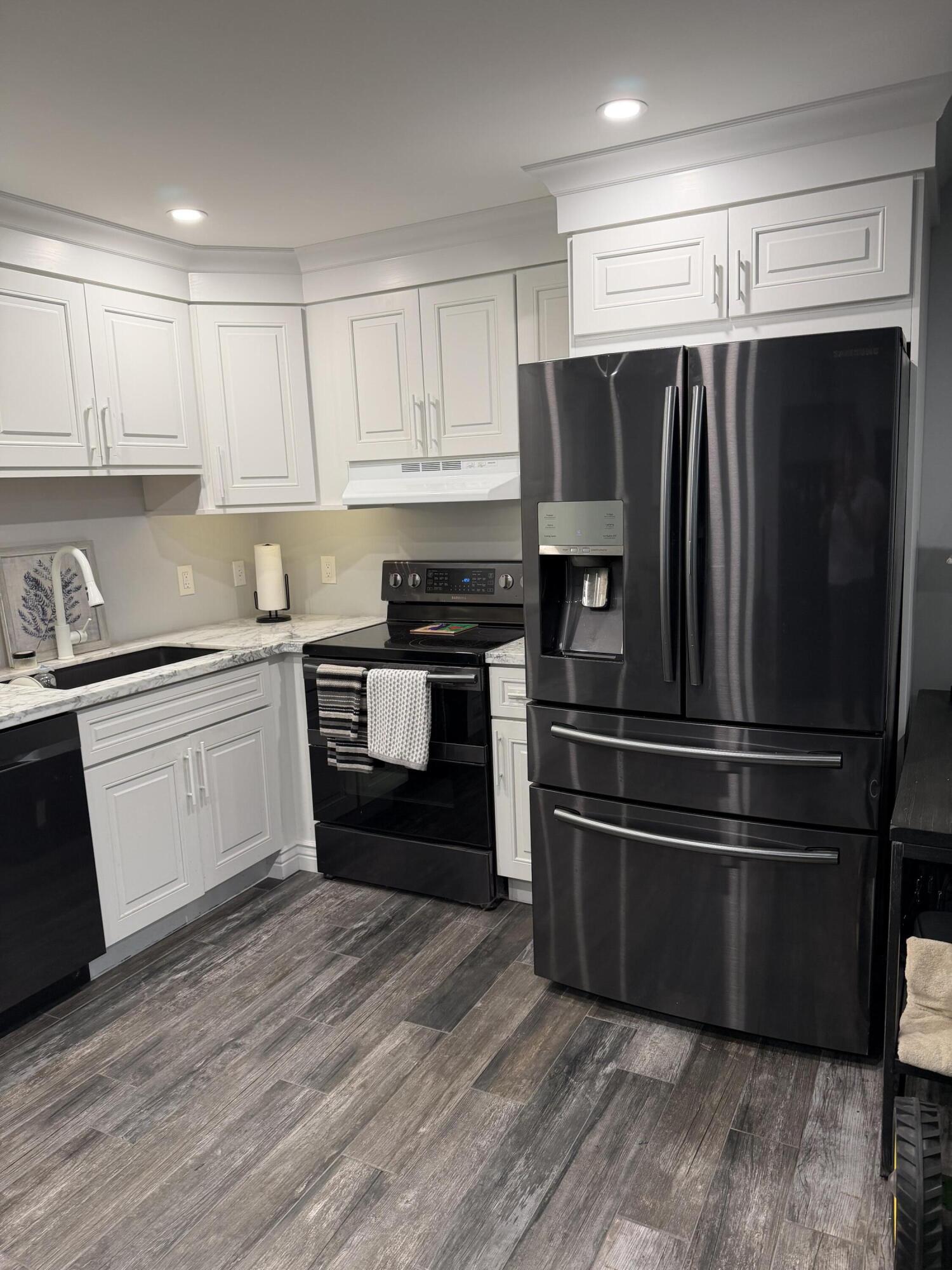 387 Mansfield I Boca Raton, FL 33434 - Photo 2 of 26 IMG_0845