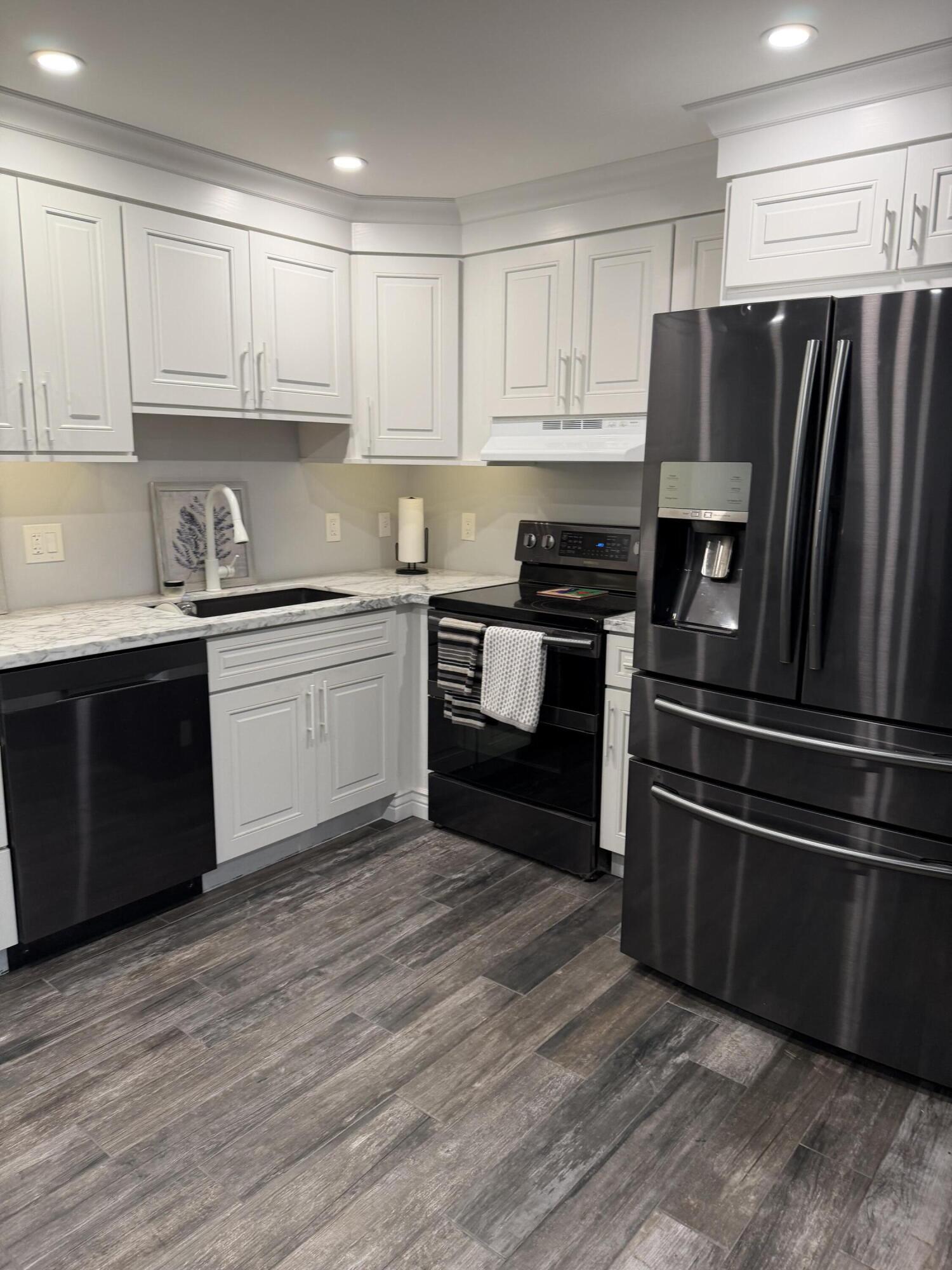 387 Mansfield I Boca Raton, FL 33434 - Photo 5 of 26 IMG_0844