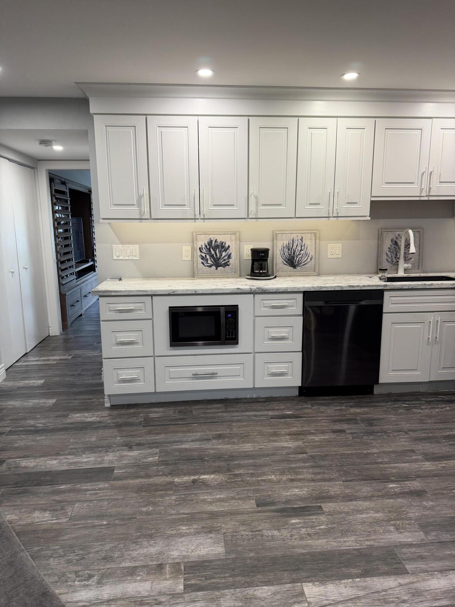 387 Mansfield I Boca Raton, FL 33434 - Photo 7 of 26 IMG_0843