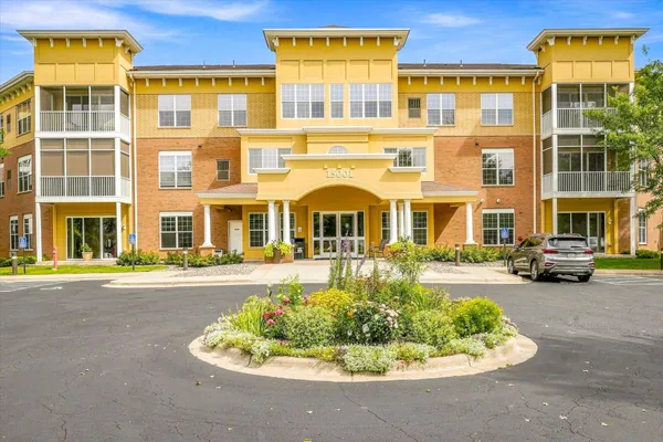 $200,000 | 15001 Burnhaven Drive, Unit 207, Burnsville, MN 55306