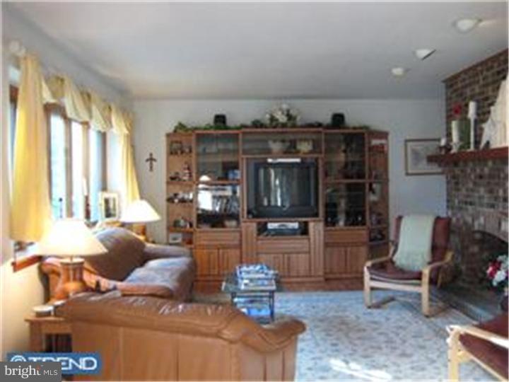 11 Bearhead Road Medford, NJ 08055 - Photo 4 of 23 Family Room