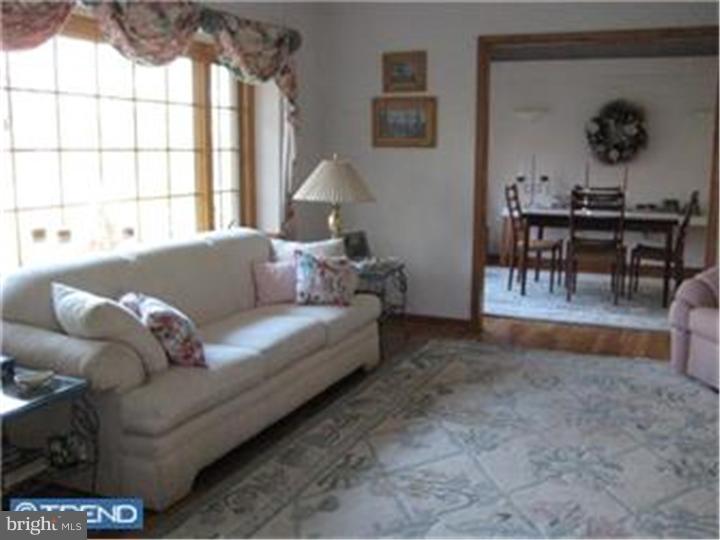 11 Bearhead Road Medford, NJ 08055 - Photo 7 of 23 Living Room