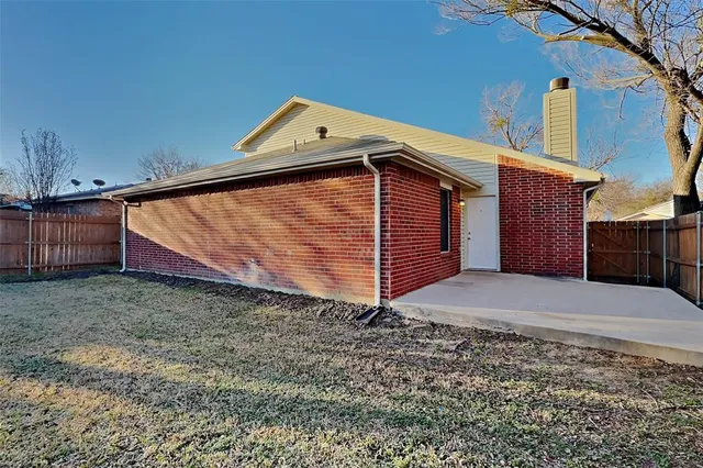 $2,200 | 515 Berryhill Drive, Mansfield, TX 76063