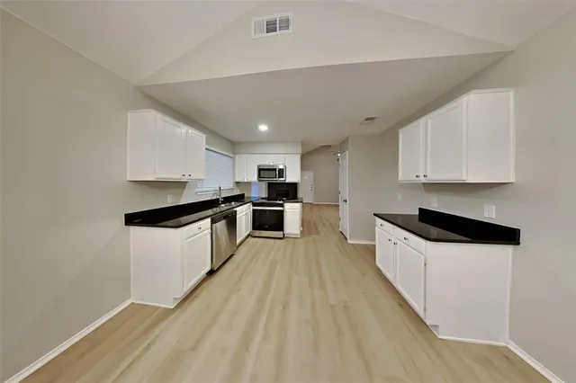 $2,200 | 515 Berryhill Drive, Mansfield, TX 76063