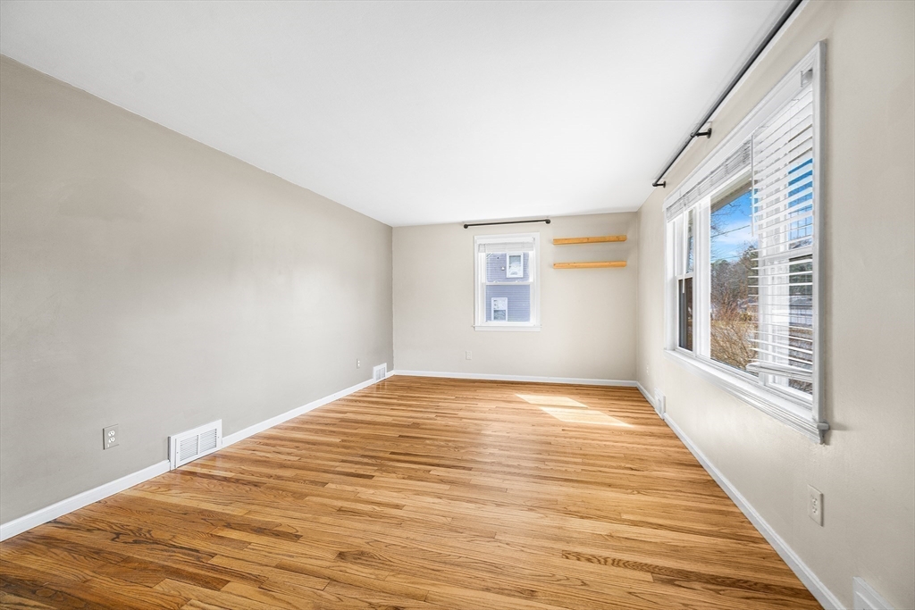 53 Pidgeon Drive Springfield, MA 01119 - Photo 11 of 36