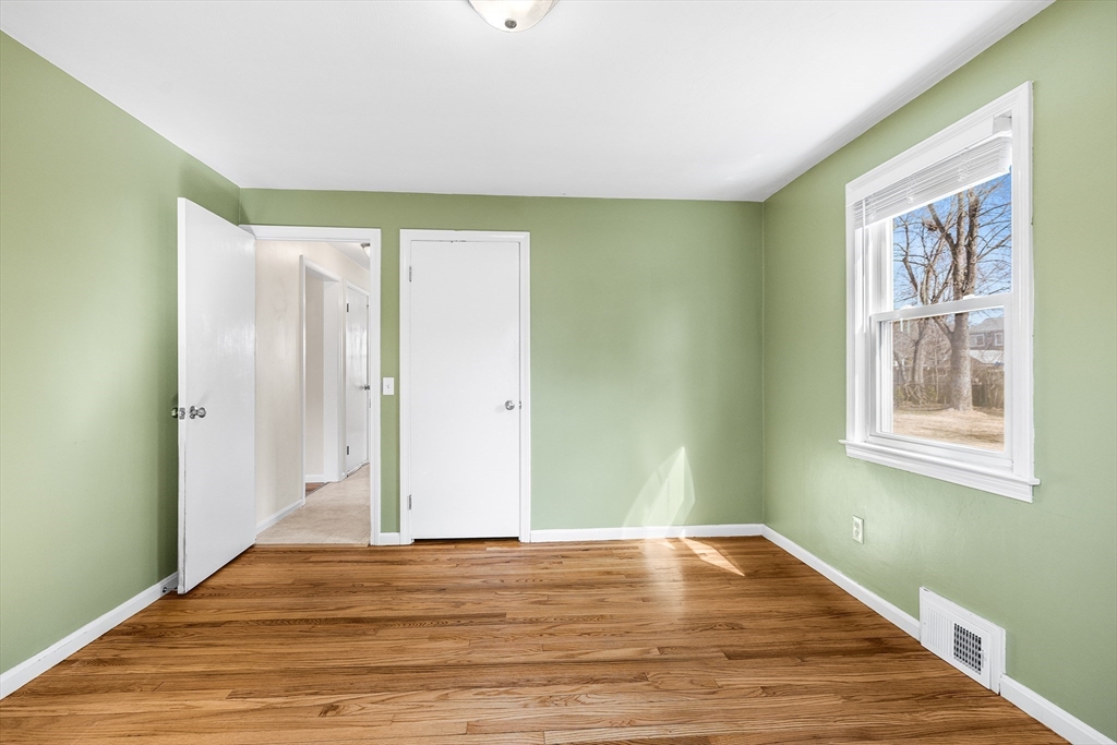 53 Pidgeon Drive Springfield, MA 01119 - Photo 4 of 36