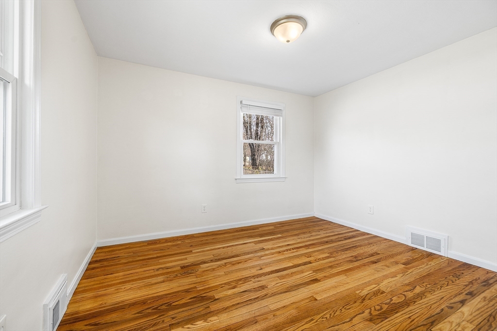 53 Pidgeon Drive Springfield, MA 01119 - Photo 7 of 36
