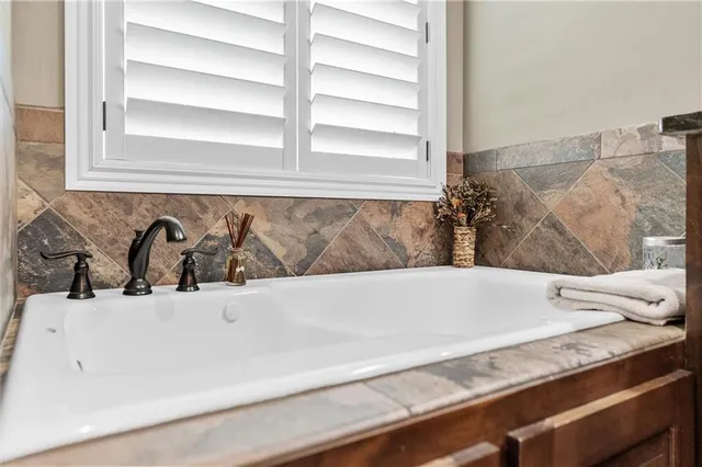 $1,975,000 | 7803 Northeast 160th Terrace, Smithville, MO 64089