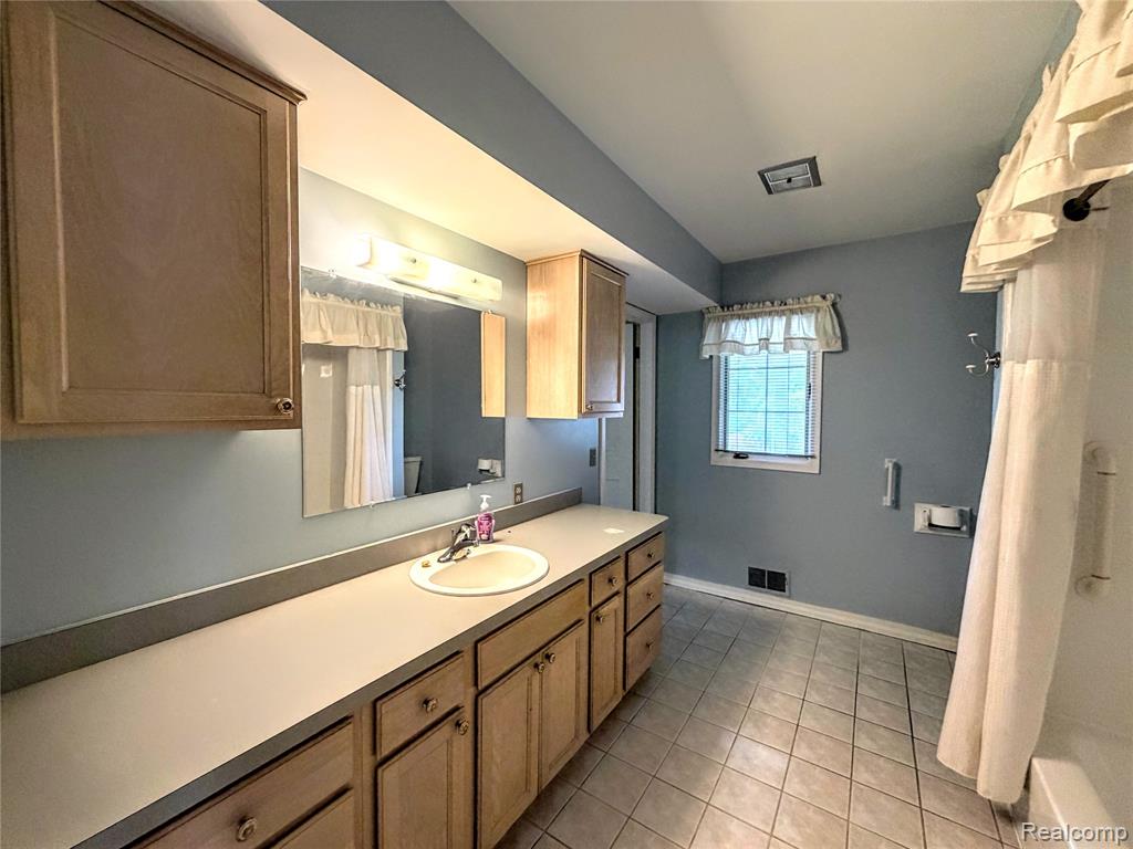 8079 Farley Road Pinckney, MI 48169 - Photo 16 of 43