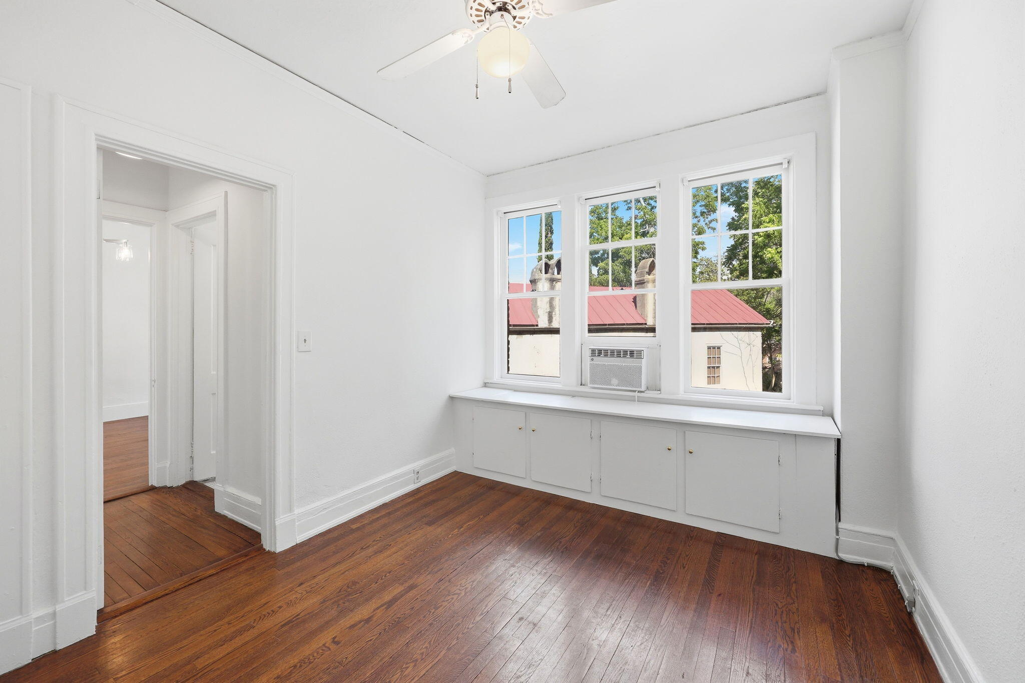 63 Rutledge Avenue, Unit 26 Charleston, SC 29401 - Photo 21 of 33 Bedroom