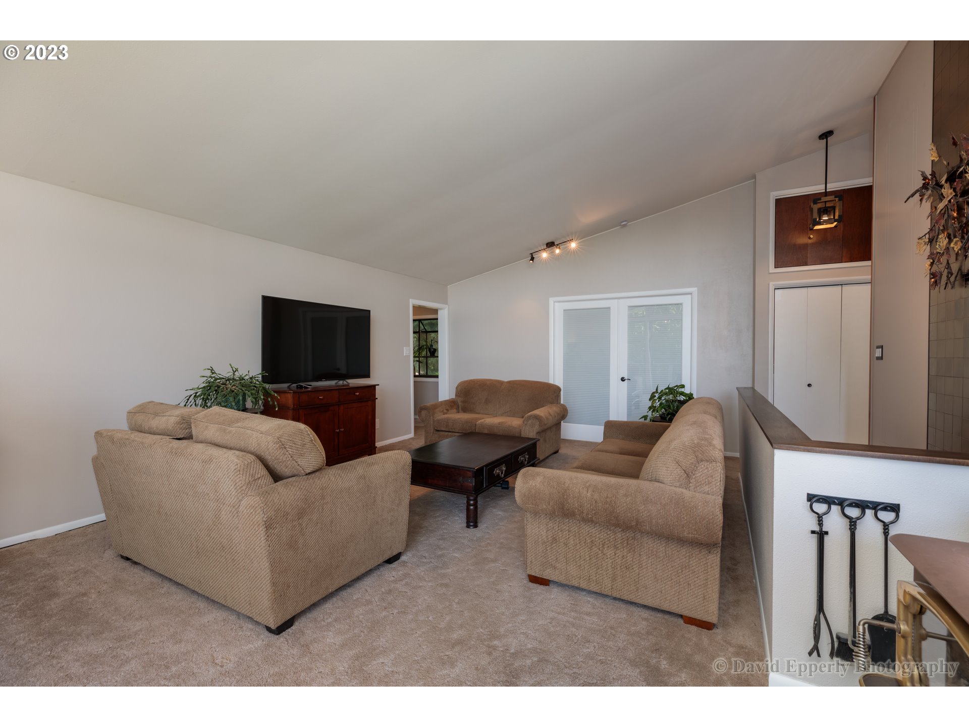 74426 Laurel Wood Road Rainier, OR 97048 - Photo 7 of 32 Living Room