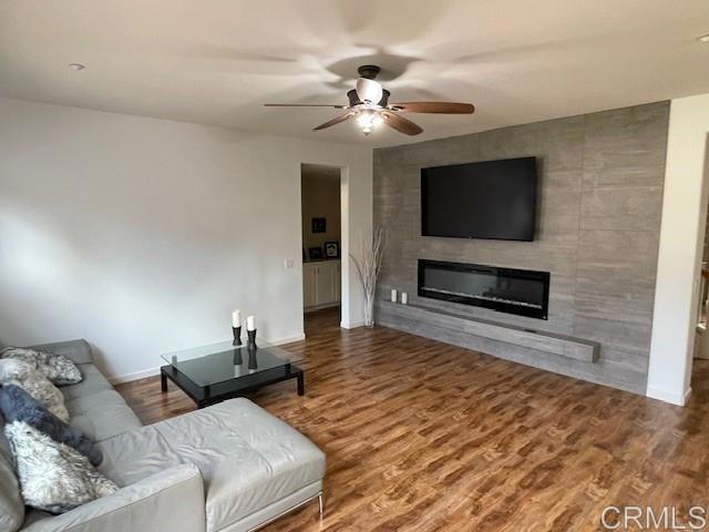 2207 Corte Anacapa Chula Vista, CA 91914 - Photo 9 of 22 a living room with furniture and a flat screen tv