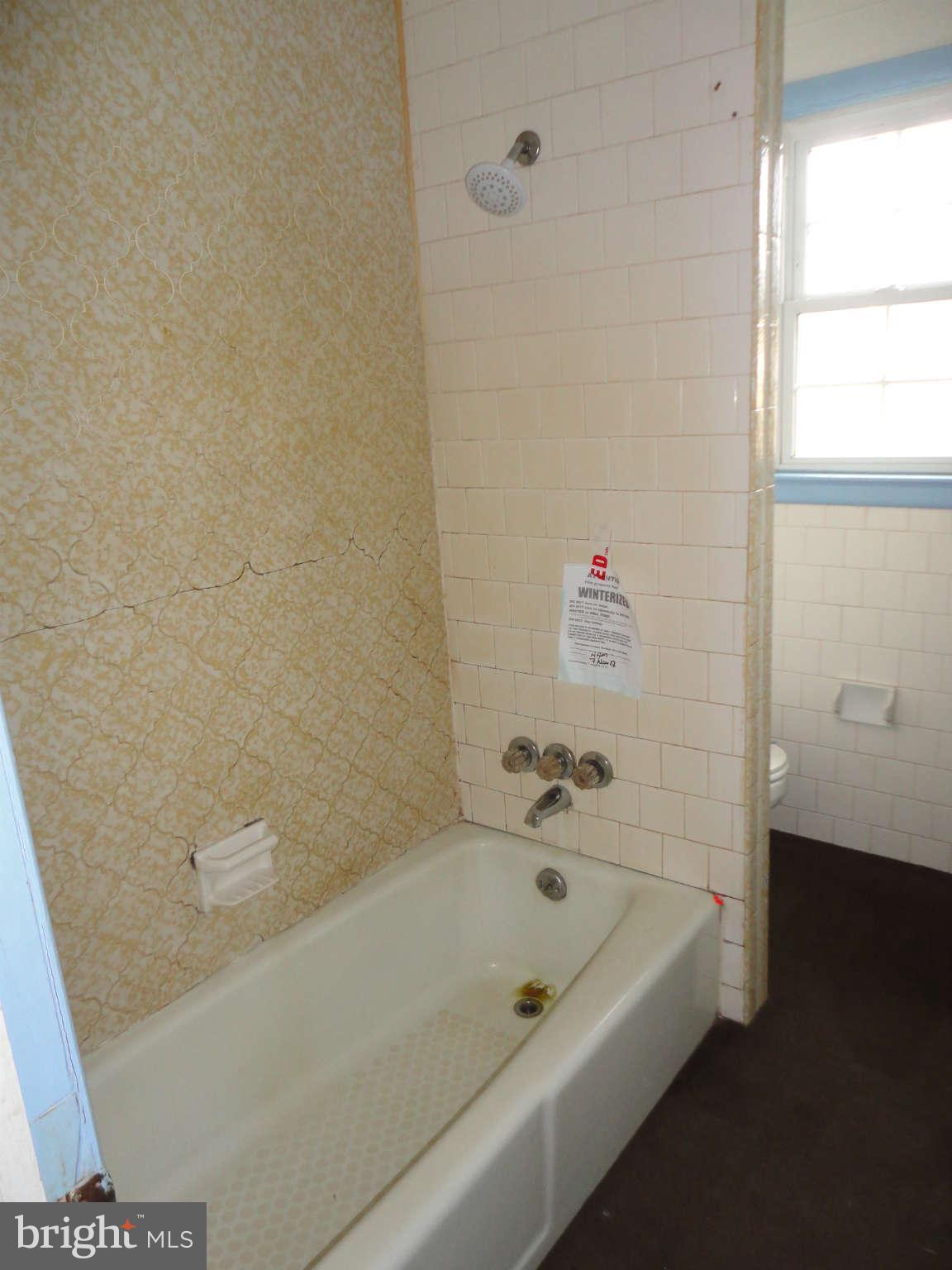2437 Ridge Road Baltimore, MD 21244 - Photo 15 of 18 Bath