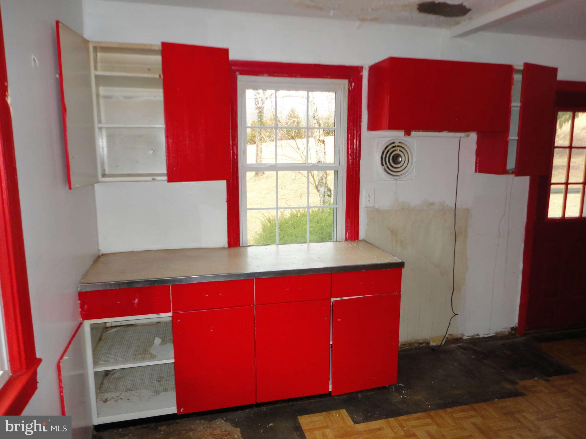 2437 Ridge Road Baltimore, MD 21244 - Photo 3 of 18 Kitchen