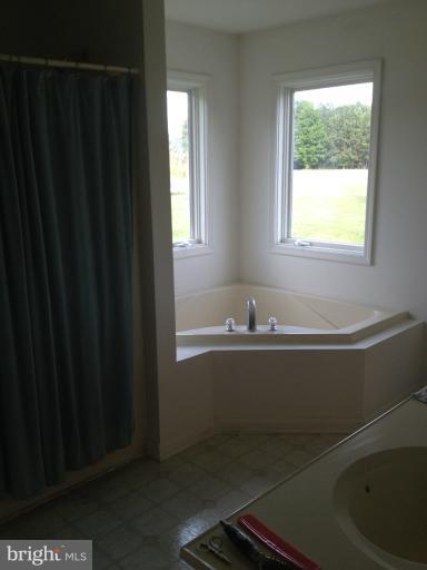 8521 Gue Road Damascus, MD 20872 - Photo 16 of 22 Bath (Master)