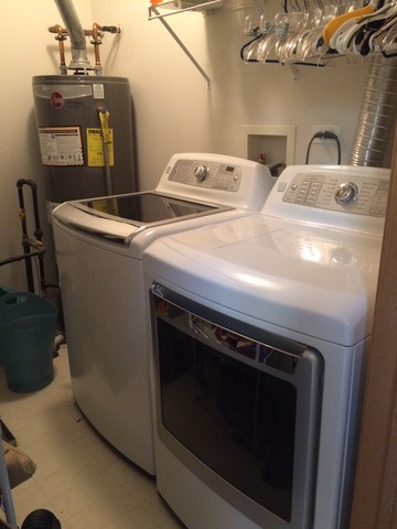 2318 Reflections Drive Aurora, IL 60502 - Photo 13 of 13 a utility room with dryer and washer