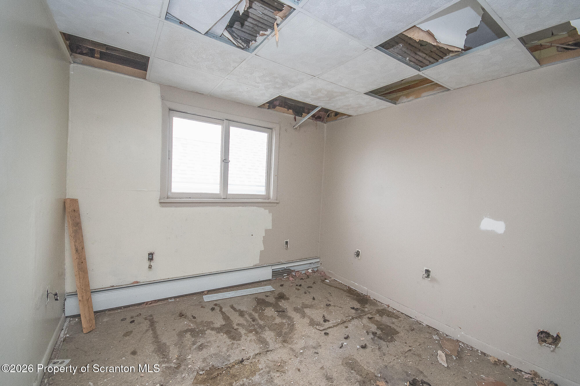 922 West Elm Street Scranton, PA 18504 - Photo 23 of 29 an empty room with windows