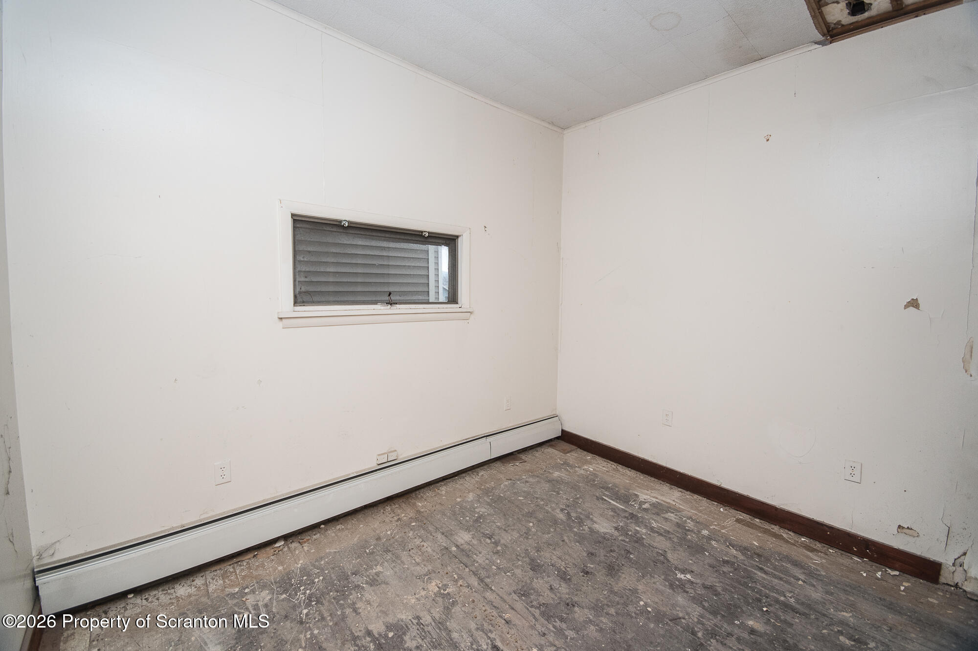 922 West Elm Street Scranton, PA 18504 - Photo 7 of 29 an empty room with a bench