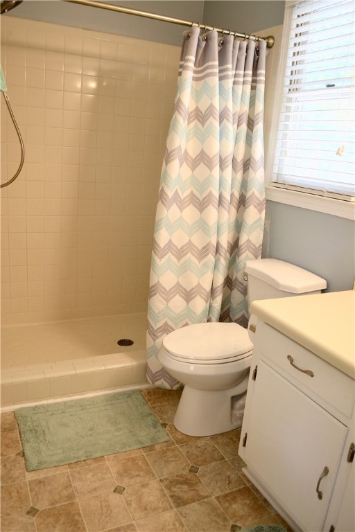 405 Rockingham Road Seneca, SC 29672 - Photo 17 of 31 Master Bath