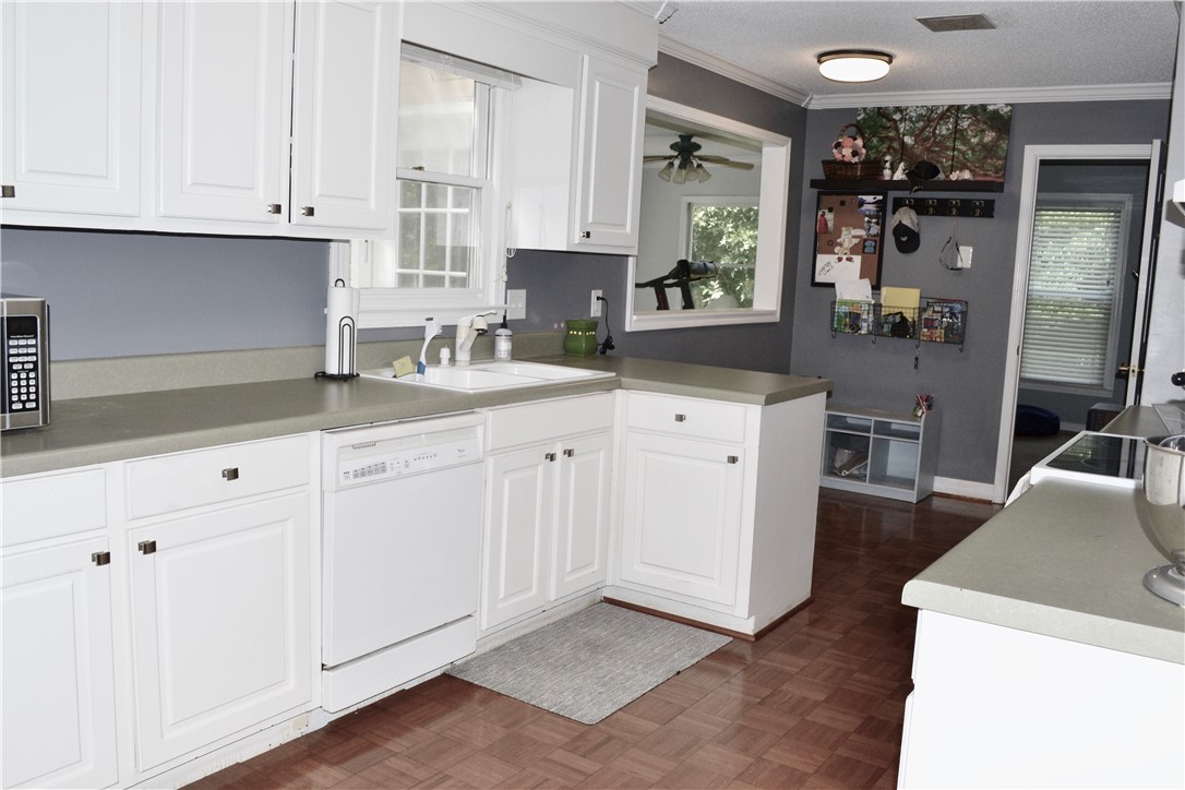 405 Rockingham Road Seneca, SC 29672 - Photo 6 of 31 Gallery Image 6