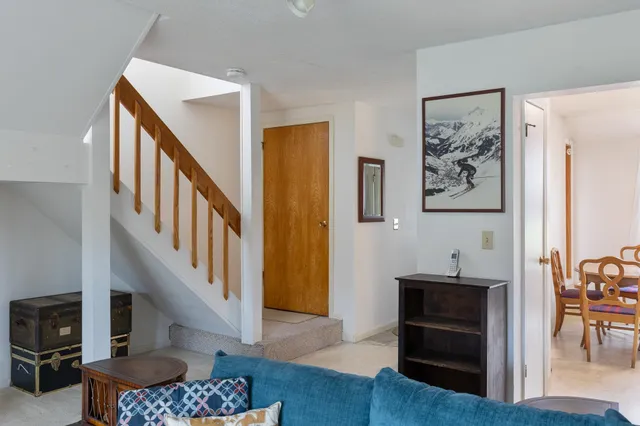 $330,000 | K5 Stonehedge Drive, Unit K5, South Burlington, VT 05403