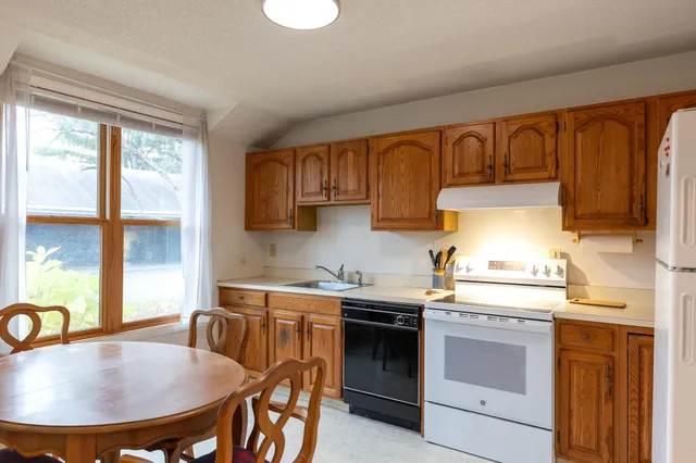 $330,000 | K5 Stonehedge Drive, Unit K5, South Burlington, VT 05403