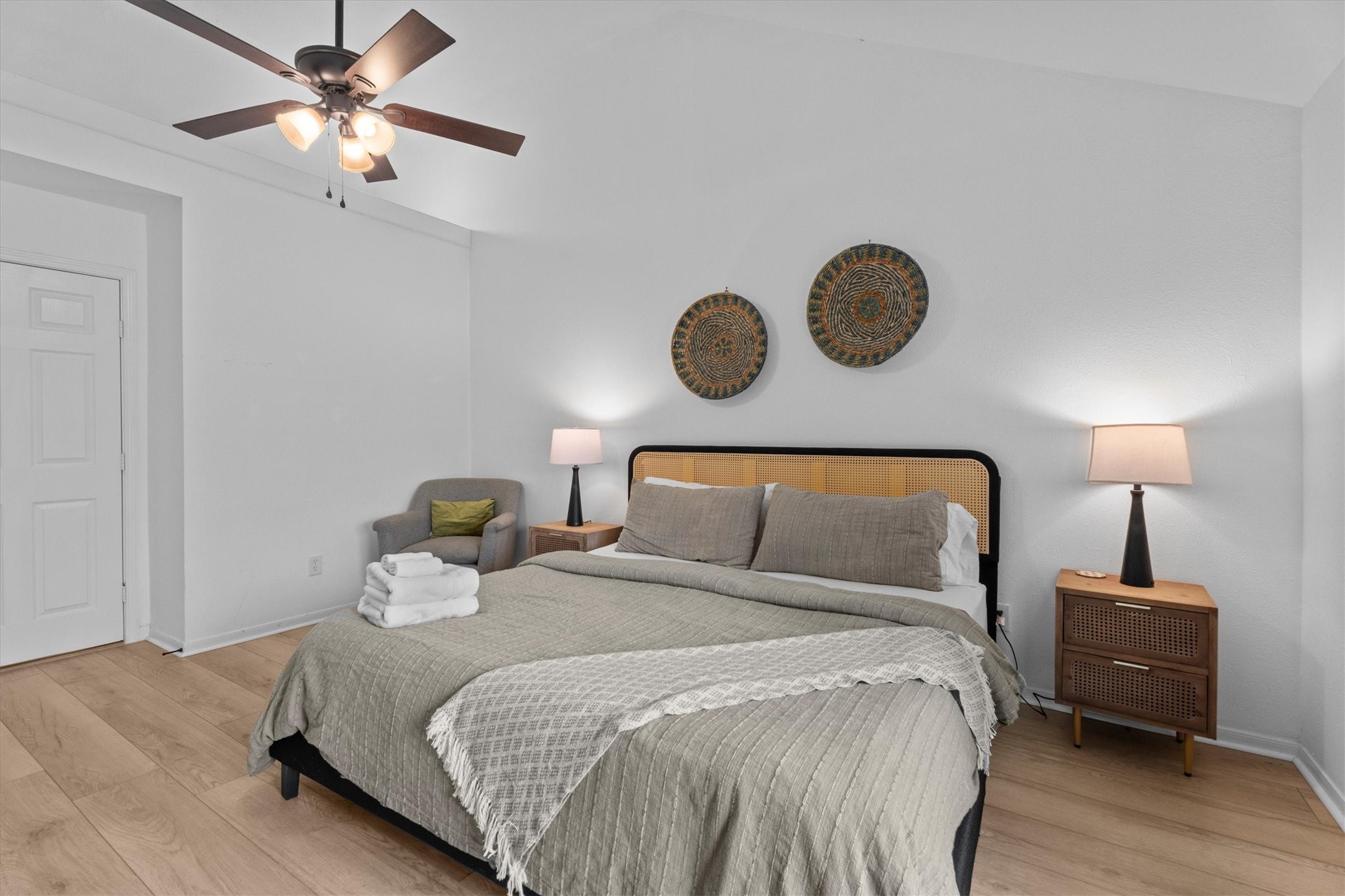 503 Alley Court Spring, TX 77388 - Photo 44 of 48 a bedroom with a bed and a lamp