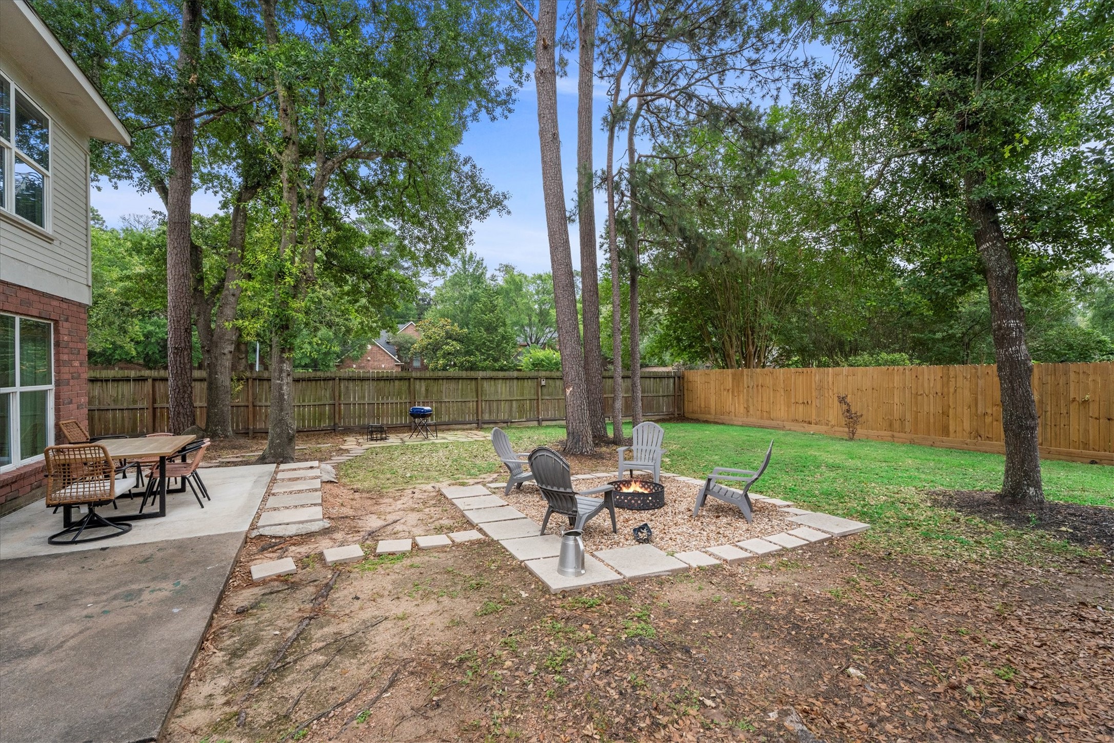 503 Alley Court Spring, TX 77388 - Photo 8 of 48 a view of backyard with a table and chairs