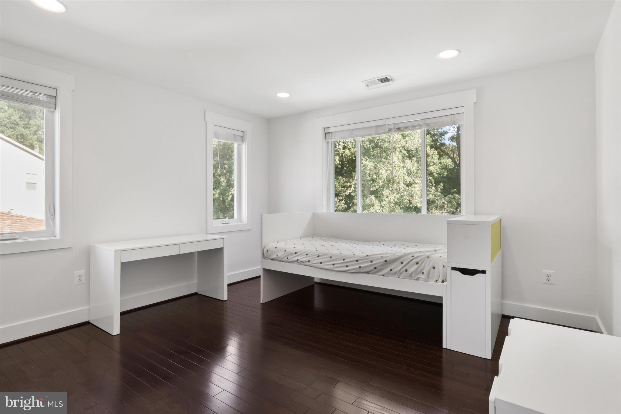 614 Kingsley Road Southwest Vienna, VA 22180 - Photo 39 of 68 Gallery Image 39
