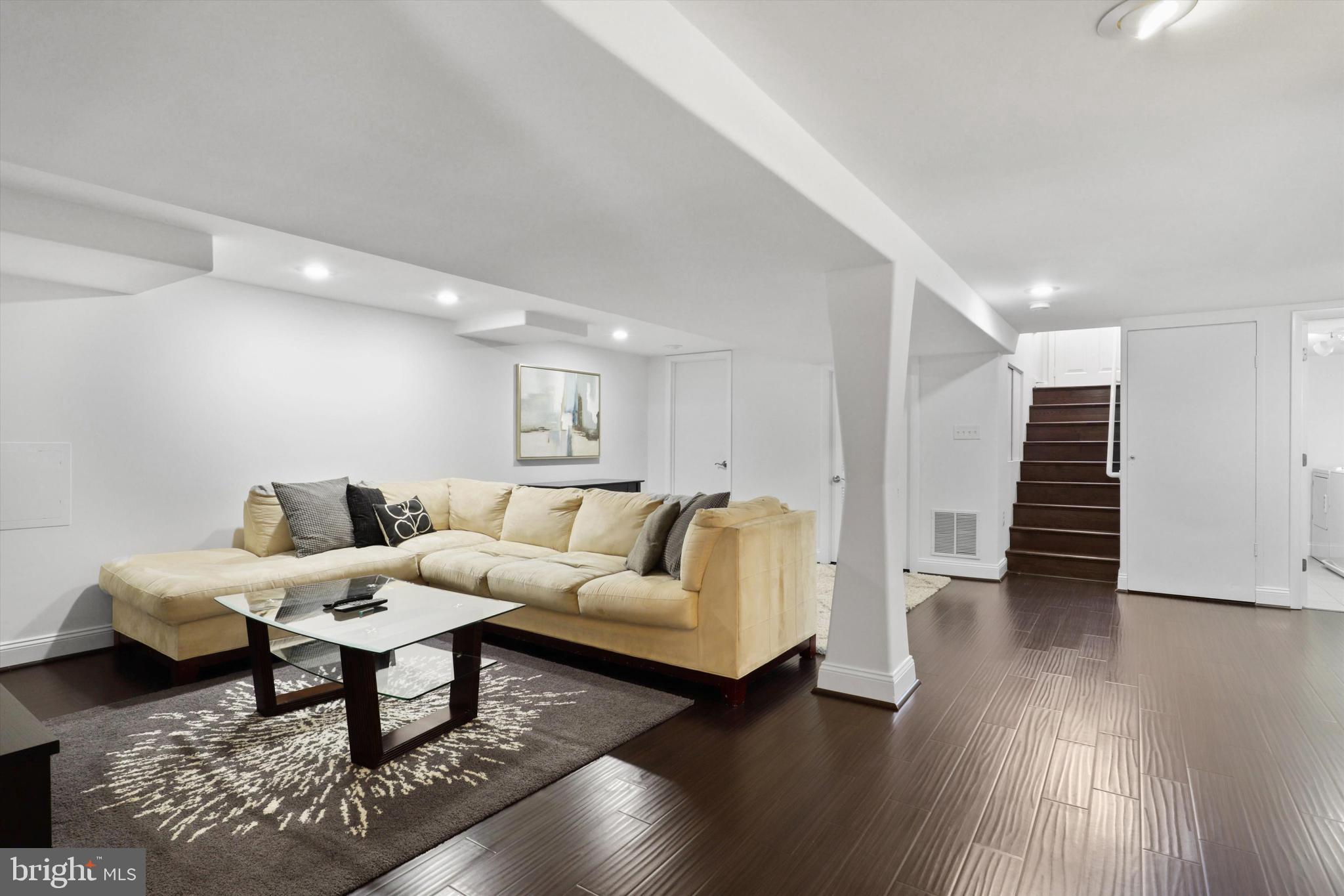 614 Kingsley Road Southwest Vienna, VA 22180 - Photo 43 of 68 Gallery Image 43