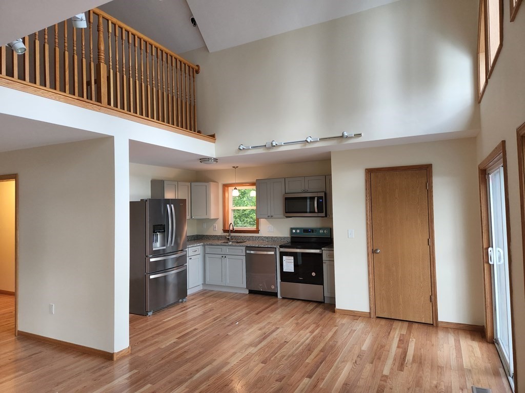 37 Spring Street Lunenburg, MA 01462 - Photo 7 of 17