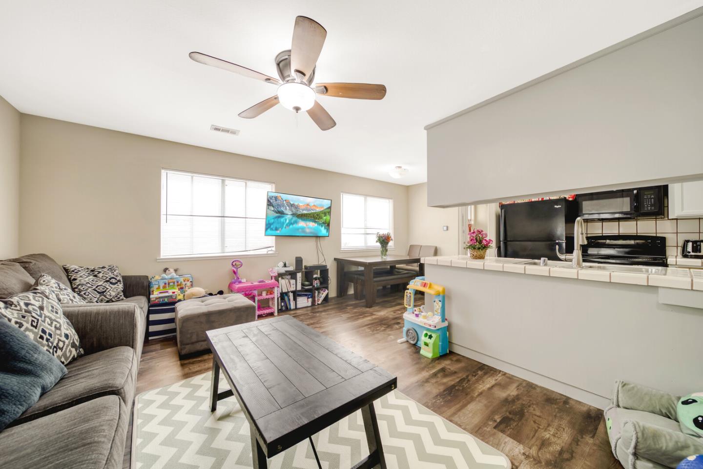 440 Golf Circle Manteca, CA 95337 - Photo 11 of 31 a living room with furniture and a window