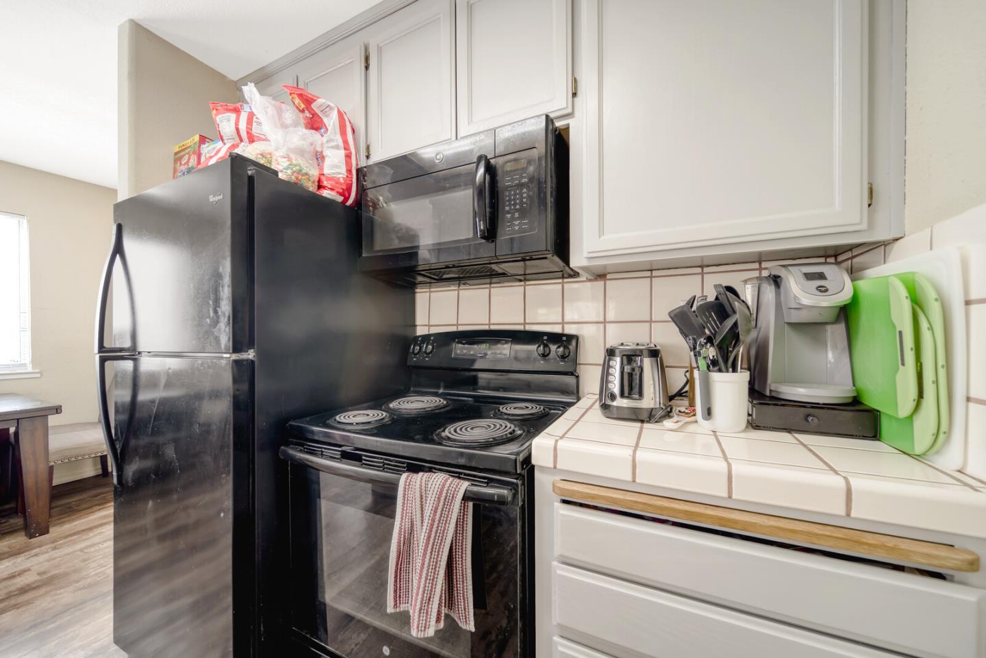 440 Golf Circle Manteca, CA 95337 - Photo 15 of 31 a kitchen with a refrigerator and a sink
