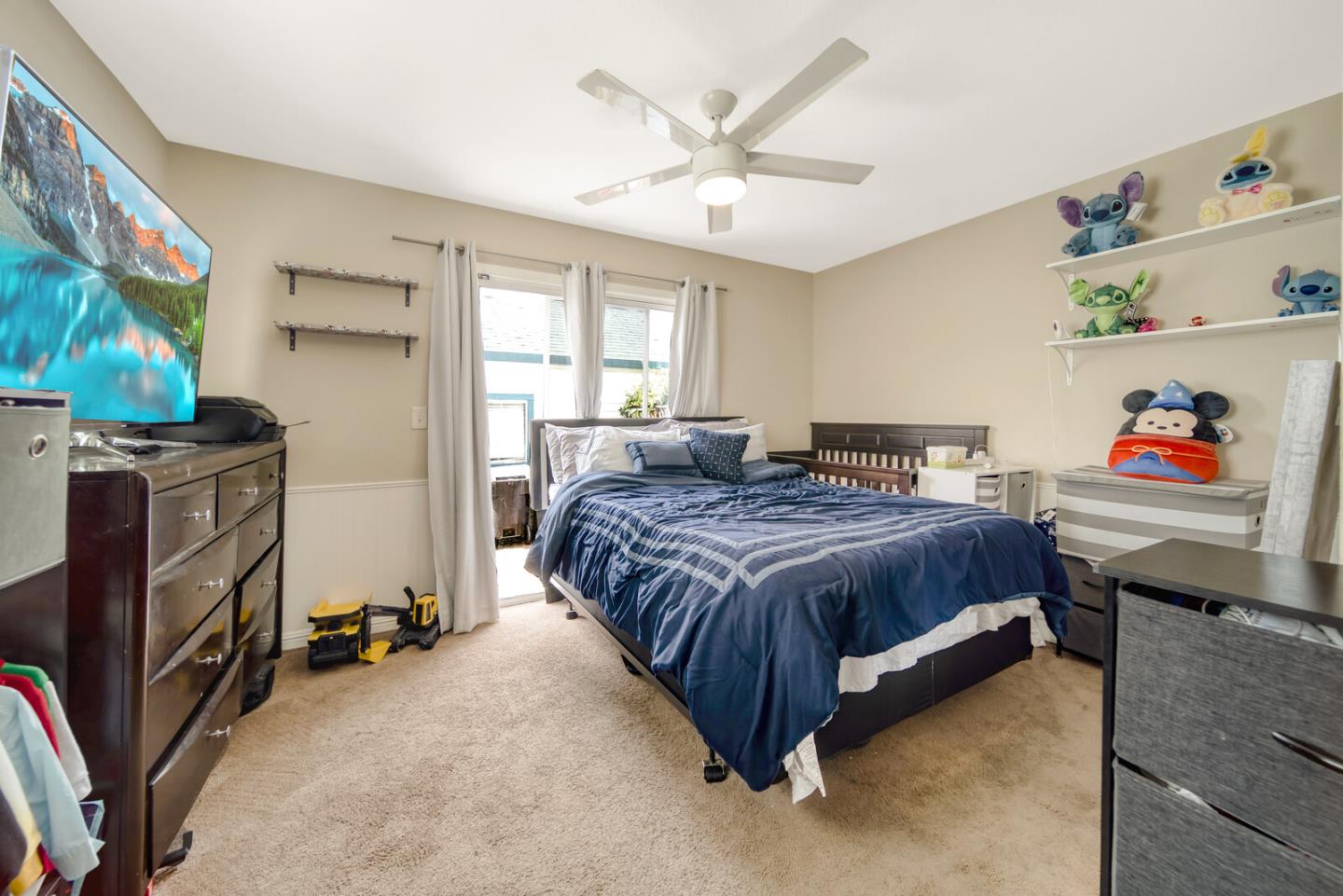 440 Golf Circle Manteca, CA 95337 - Photo 18 of 31 a spacious bedroom with a bed and a flat screen tv