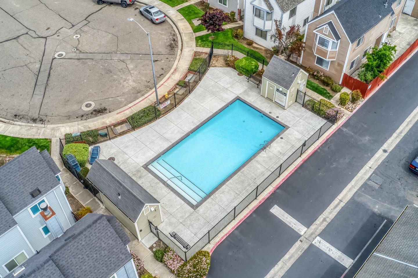 440 Golf Circle Manteca, CA 95337 - Photo 31 of 31 an aerial view of a house