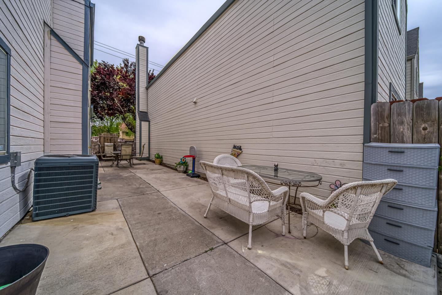 440 Golf Circle Manteca, CA 95337 - Photo 4 of 31 a view of backyard with outdoor seating and plants