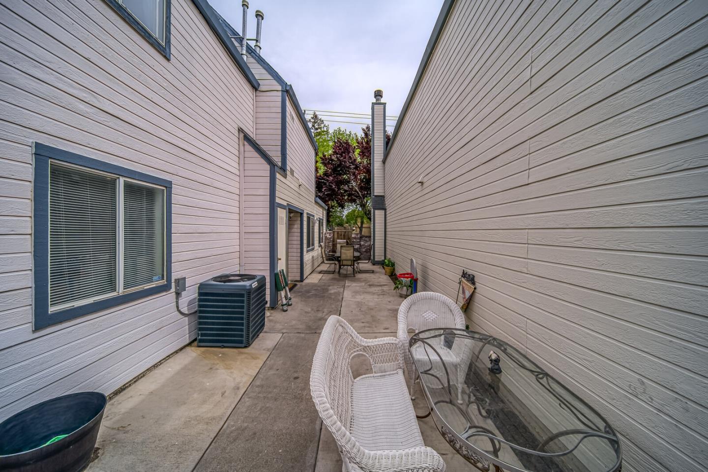 440 Golf Circle Manteca, CA 95337 - Photo 5 of 31 a view of backyard with sitting area