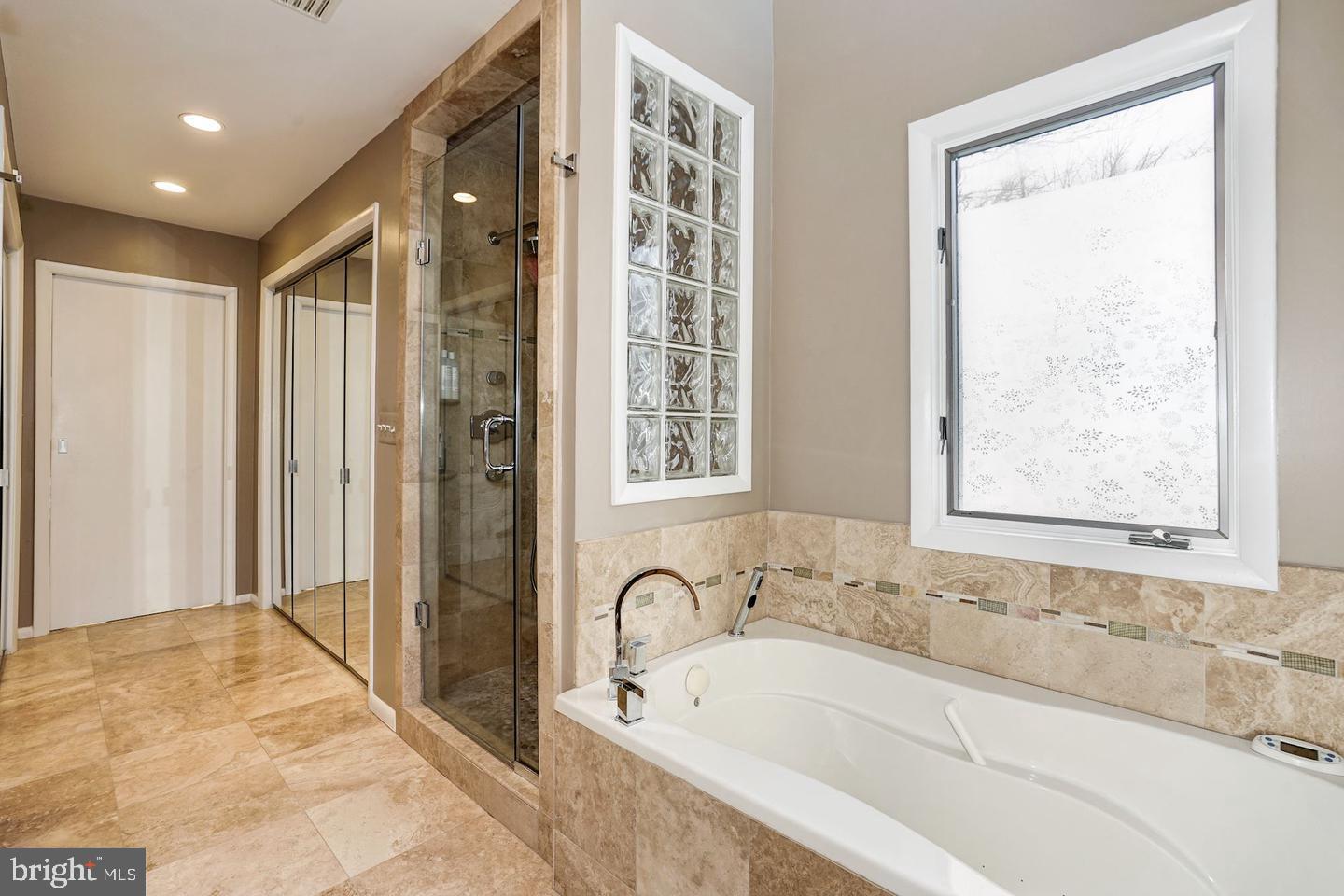 7337 Hooking Road McLean, VA 22101 - Photo 15 of 20 Primary Bath