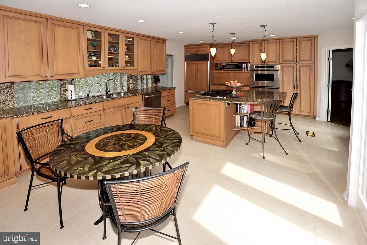 7337 Hooking Road McLean, VA 22101 - Photo 8 of 20 Huge kitchen