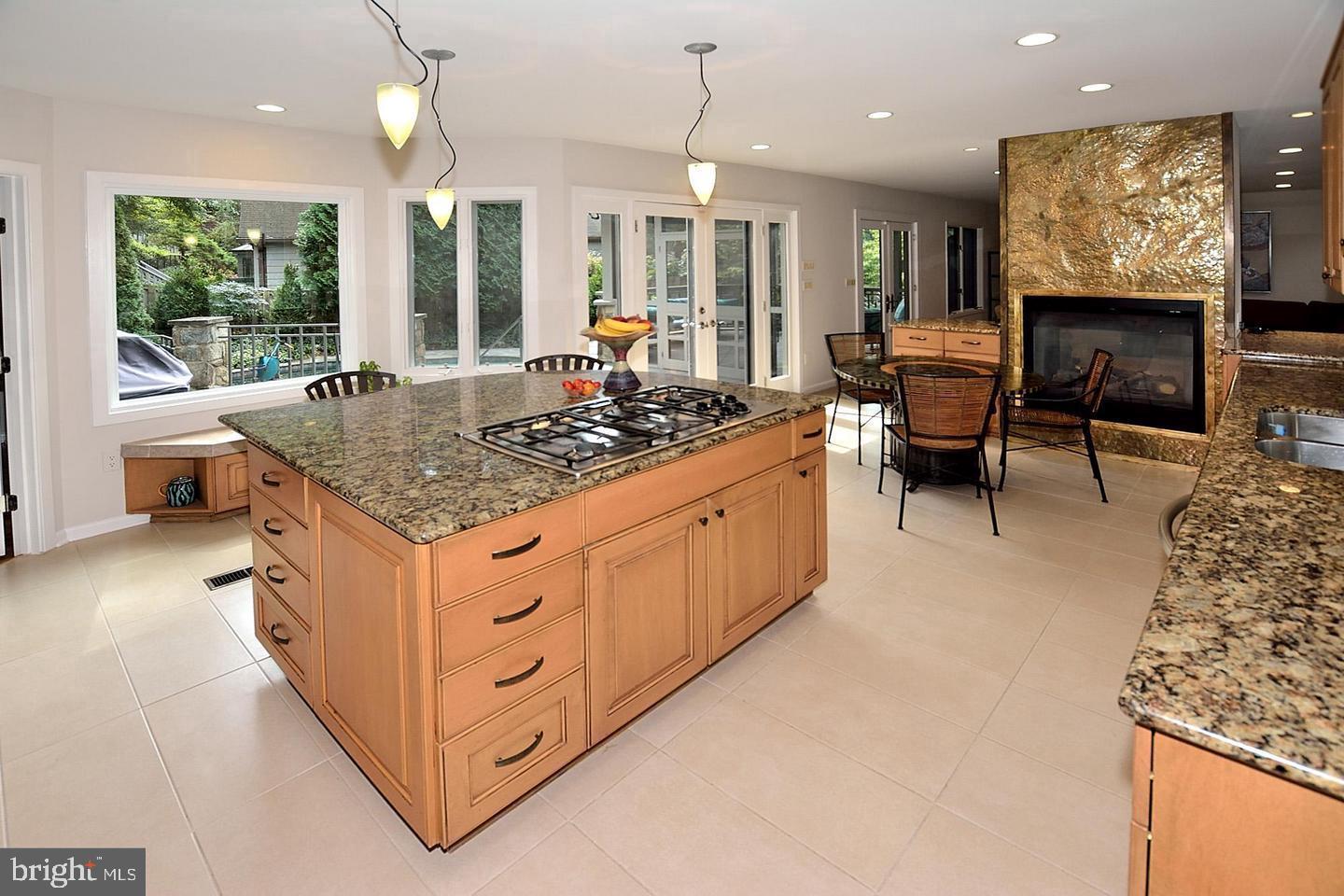 7337 Hooking Road McLean, VA 22101 - Photo 9 of 20 Lots of Natural Light