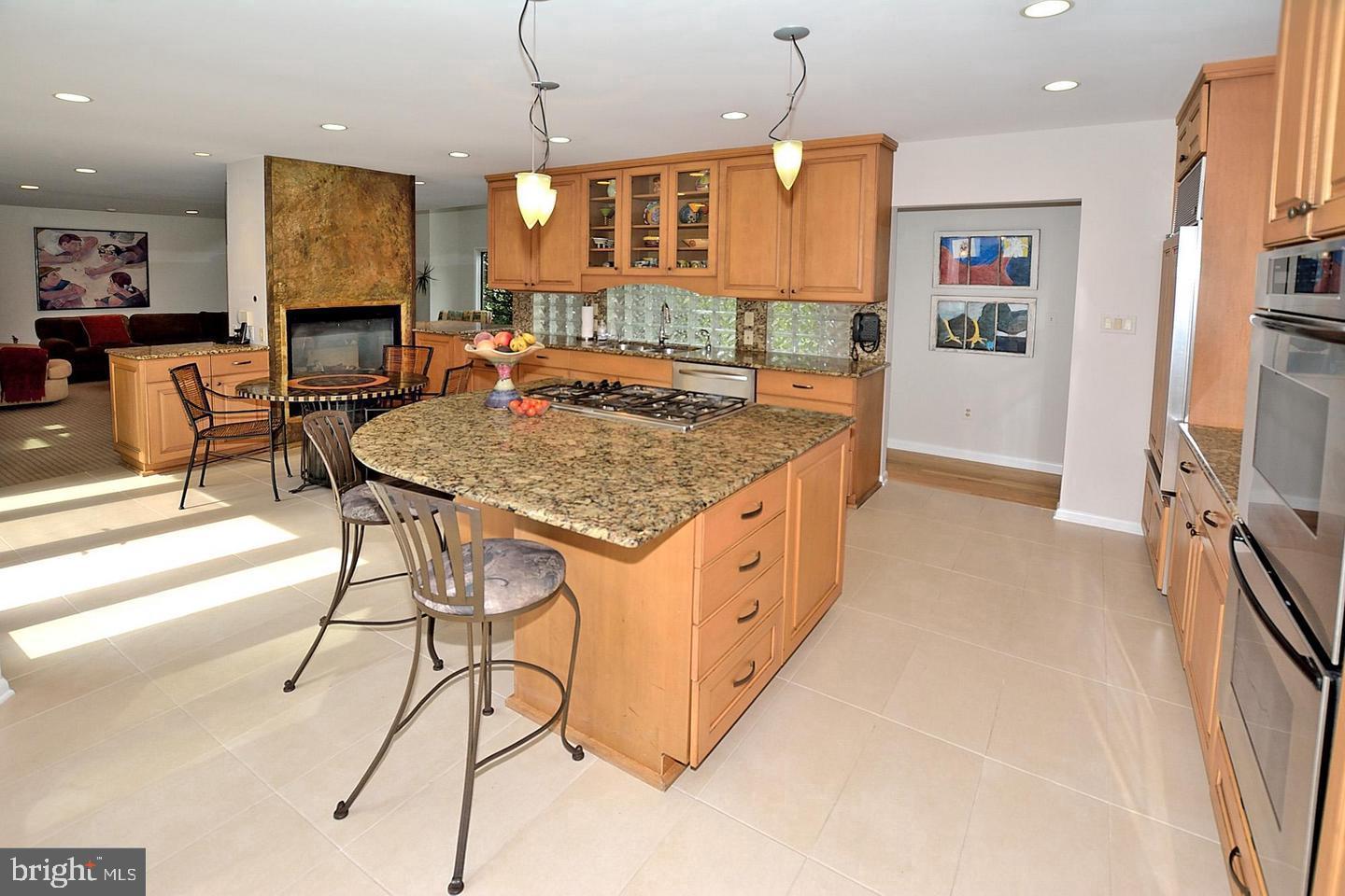 7337 Hooking Road McLean, VA 22101 - Photo 10 of 20 Lots of Cabinets