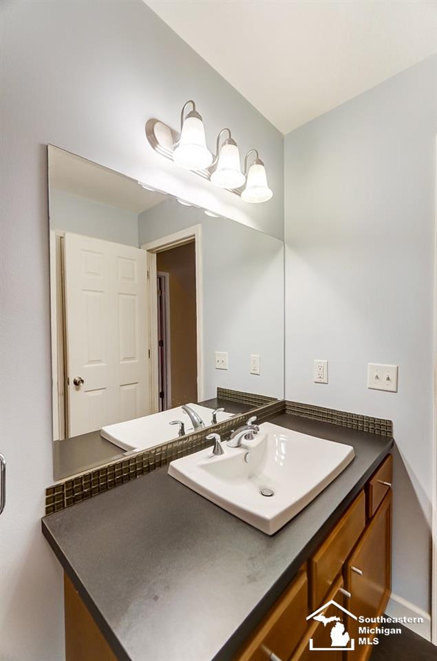 8851 Crabb Road Temperance, MI 48182 - Photo 36 of 52 50039455-35.JPG