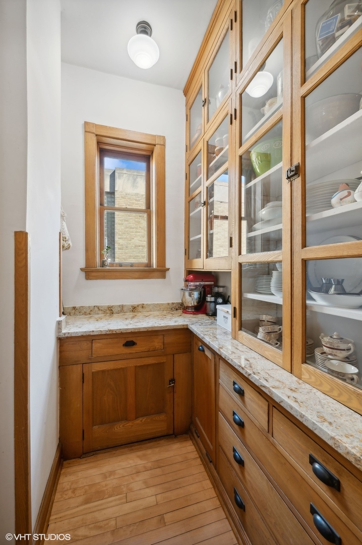 662 West Irving Park Road, Unit J3 Chicago, IL 60613 - Photo 12 of 18 Gallery Image 12
