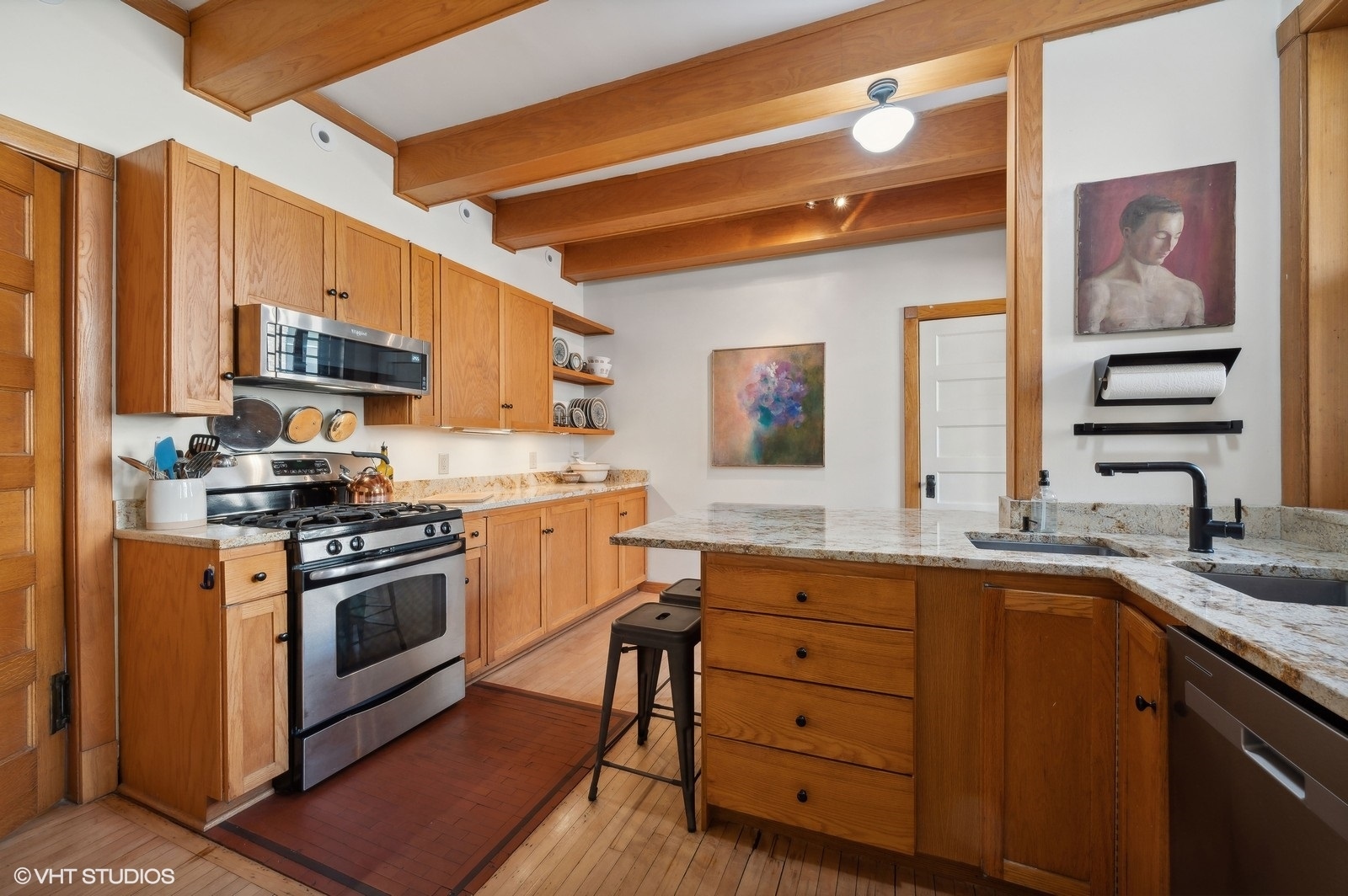 662 West Irving Park Road, Unit J3 Chicago, IL 60613 - Photo 9 of 18 Gallery Image 9