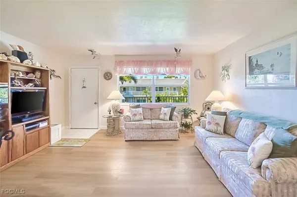 $289,000 | 601 Periwinkle Way, Unit D7, Sanibel, FL 33957