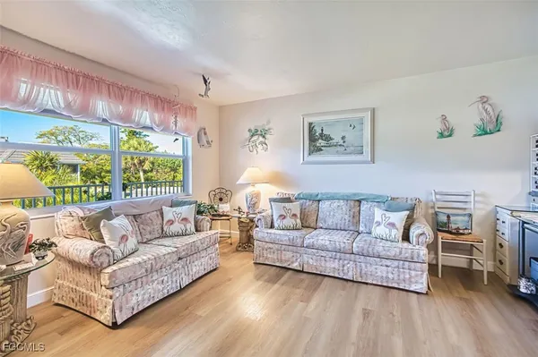 $289,000 | 601 Periwinkle Way, Unit D7, Sanibel, FL 33957
